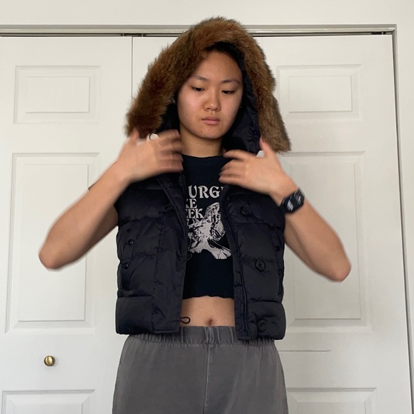 Y2K Cropped Faux Fur Gap Vest - Picture 5 of 6